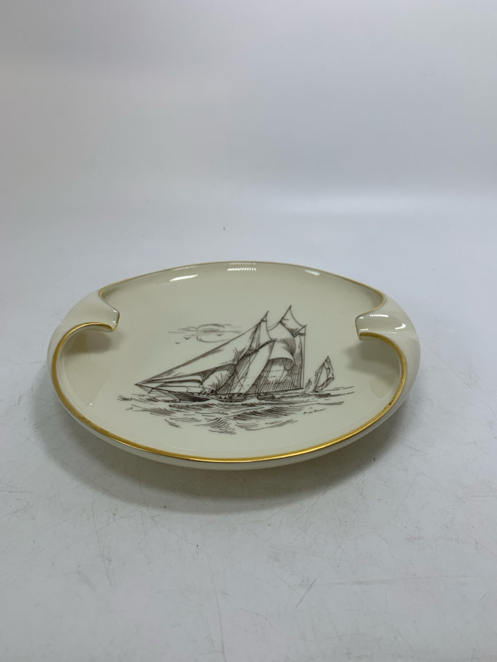 VTG PORCELAIN SCHOONER COLUMBIA CIGAR ASHTRAY GOLD RIM.