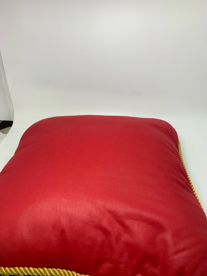VTG SQUARE SANTA PILLOW HOLDING PRESENT SACK.