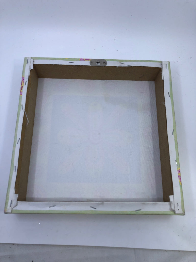 SQUARE CANVAS SPARKLE FLOWERS.