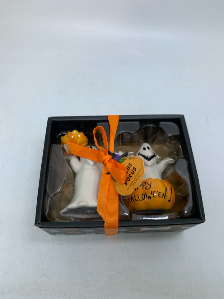 NIP HOCUS POCUS GHOSTS SALT/PEPPER SHAKERS.