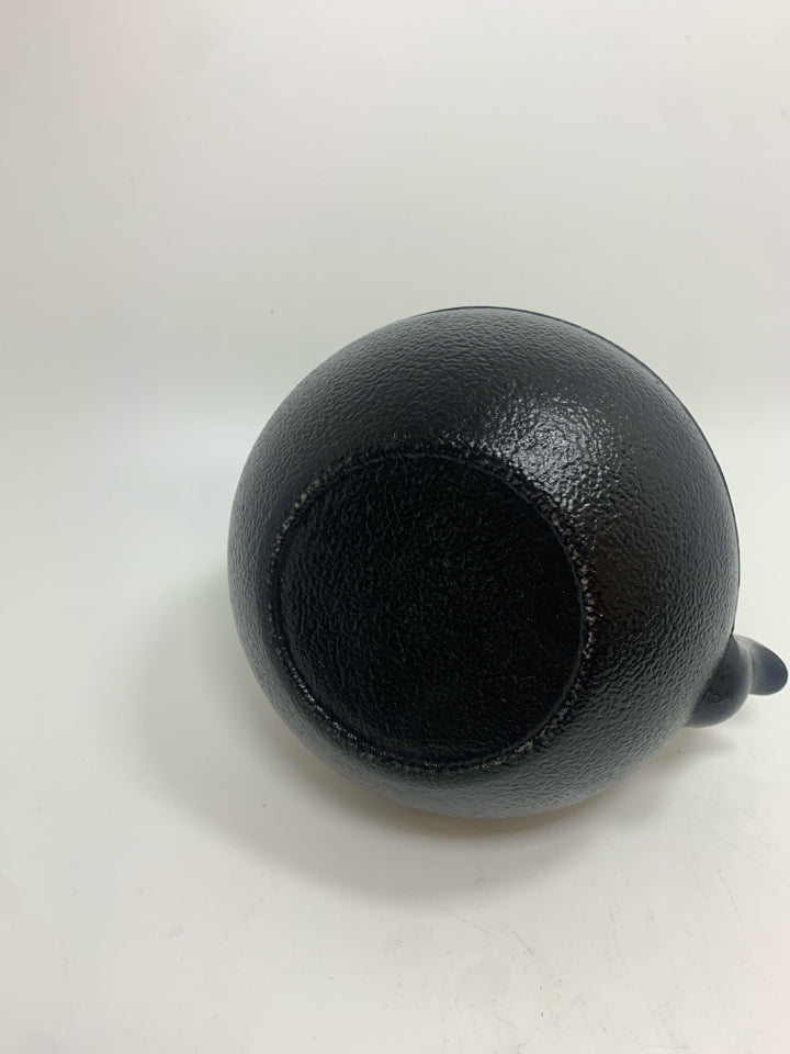 HEAVY BLACK METAL TEA INFUSER POT W/TWINE WRAPPED HANDLE.