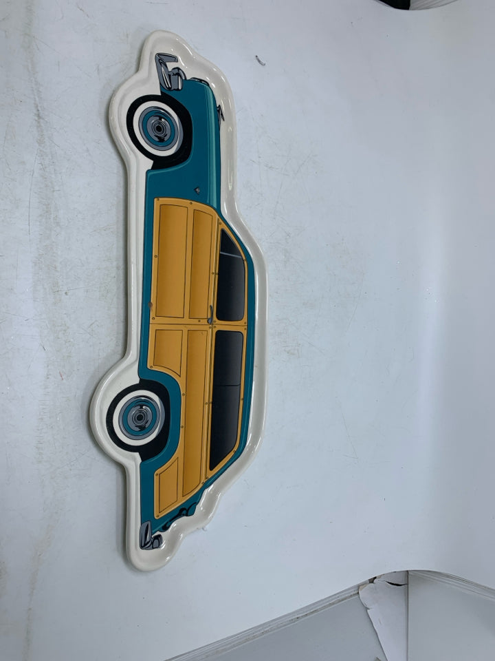 STATION WAGON SHAPED CERAMIC TRAY.