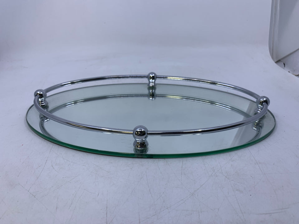 OVAL MIRROR TRAY W/ LIFTED EDGE.