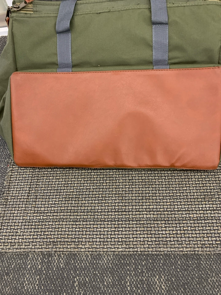 LARGE GREEN INSULATED BAG W/STRIPED INSIDE, LEATHER BOTTOM, OUTER POCKET & HANDL