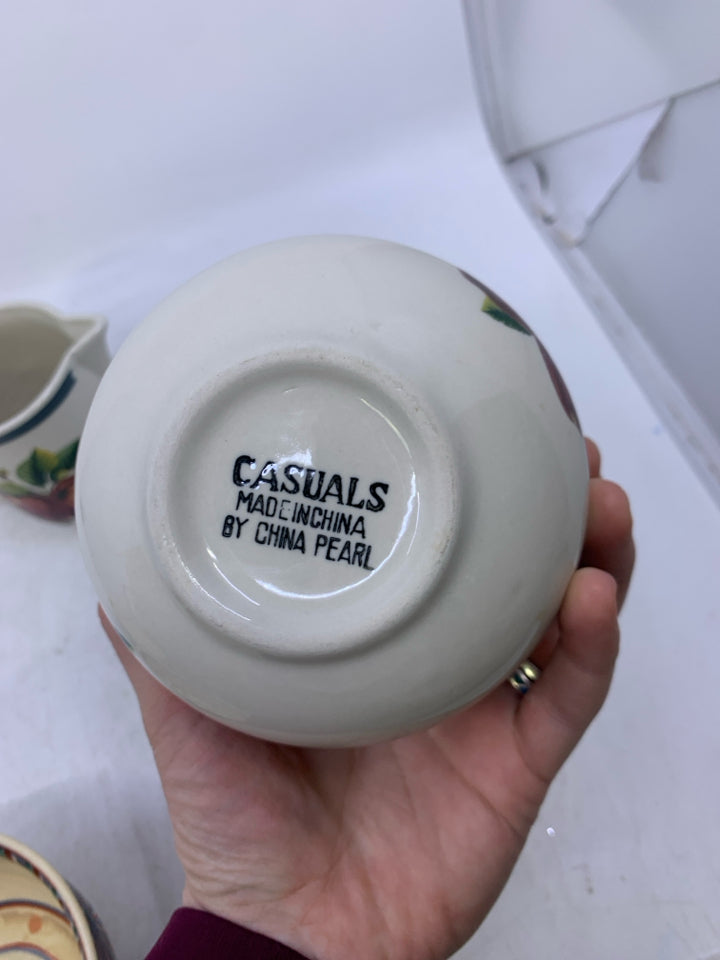 WHITE W/ PRINTED APPLES GREEN EDGES.