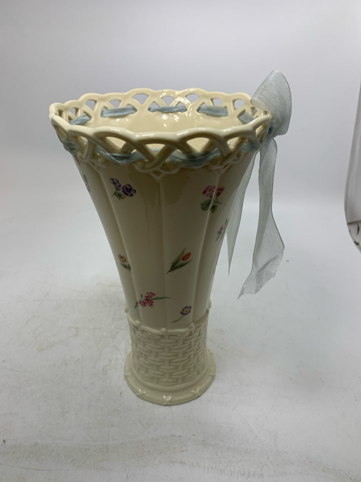 LENOX POSY BASKETS PORCELAIN LATTICE TOP TRUMPET VASE.