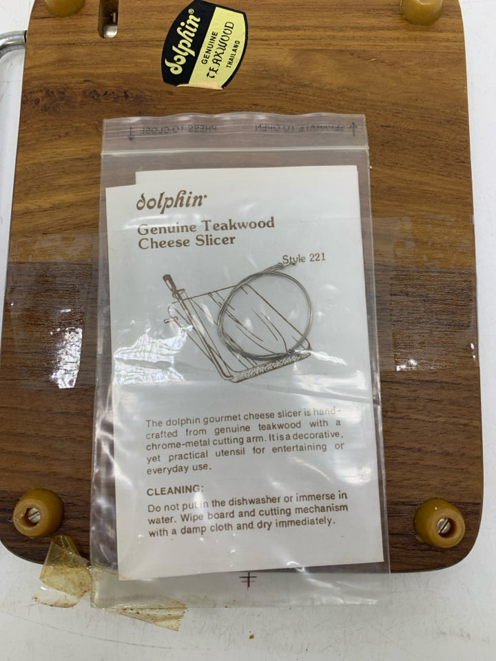 VTG TEAKWOOD CHEESE BOARD/CUTTER.