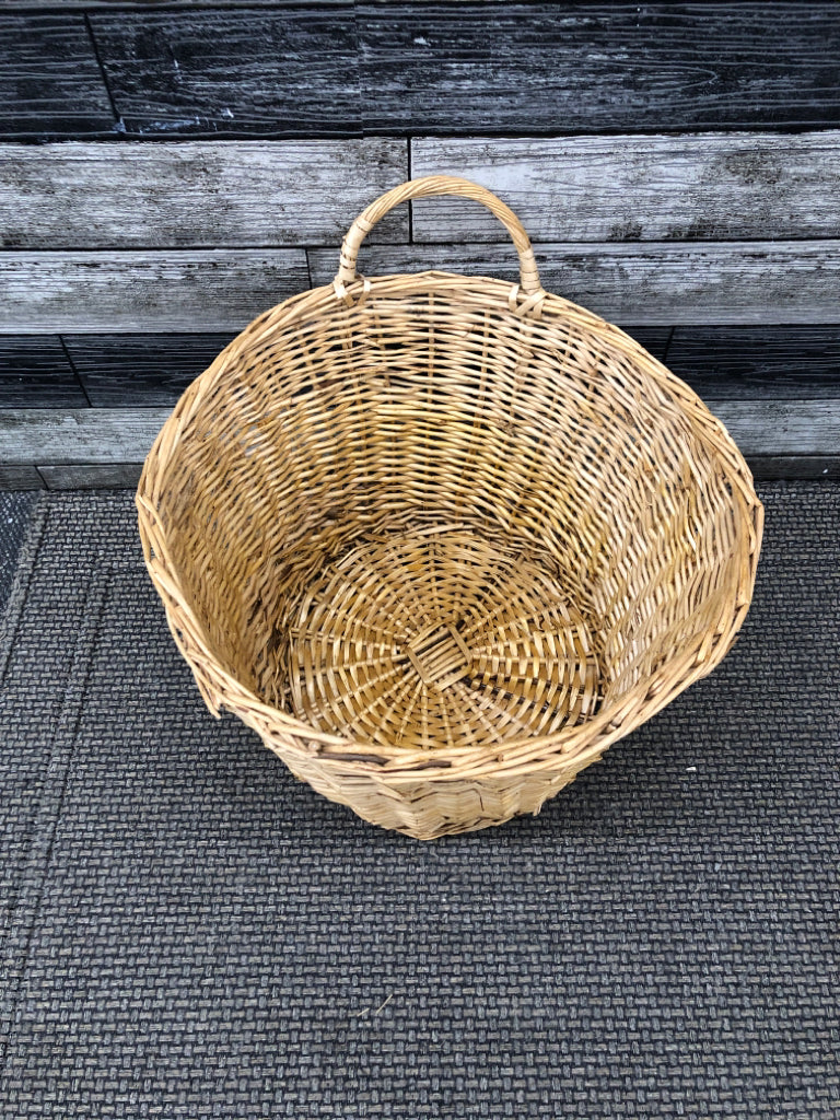 LARGE BRAIDED BASKET W/1 HANDLE.