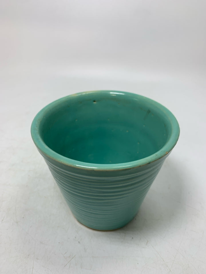 VTG TEAL RIBBED PLANTER.