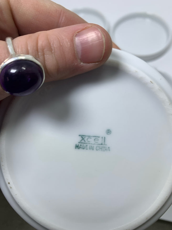 4 PORCELAIN SOY SAUCE BOWLS.