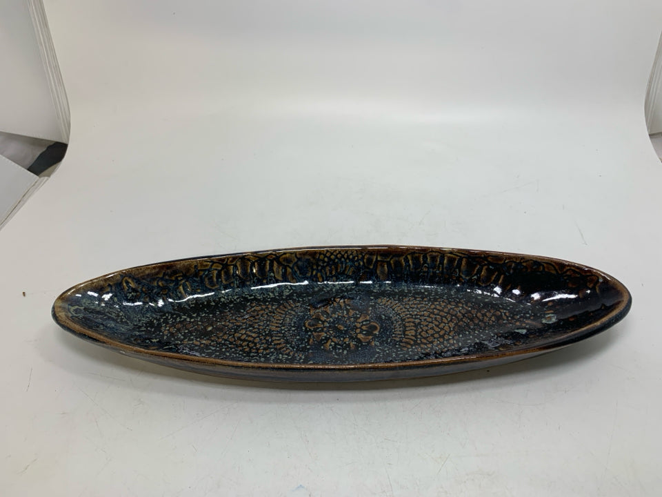 OVAL NARROW TEXTURED DARK BLUE/BROWN POTTERY TRAY.