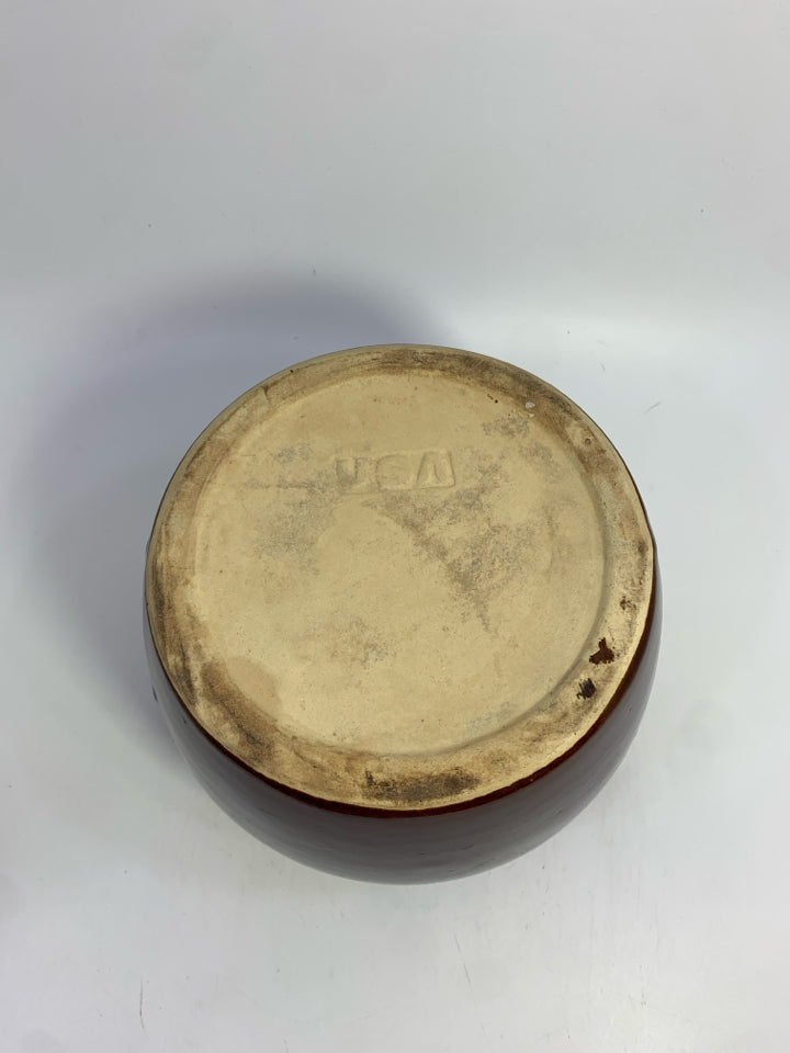 VTG BROWN STONEWARE BEAN POT.