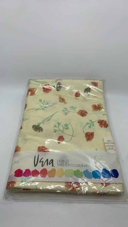 NIP VTG TABLETOP COORDINATES TABLECLOTH & NAPKINS.