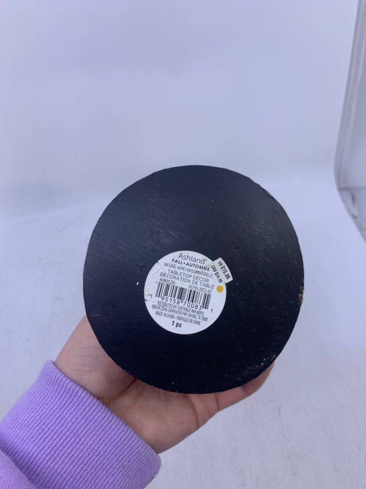 FAUX WOOD SHORT PILLAR W/ CARVINGS ROUNDED TOP DESK DECOR.