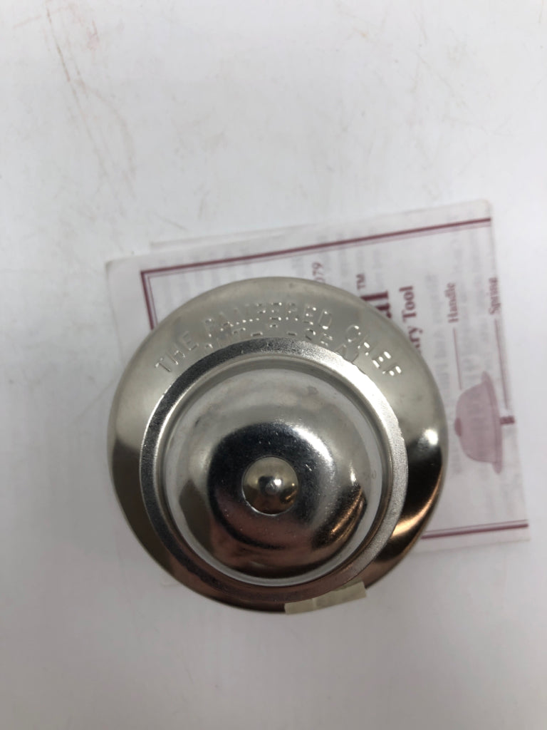 NWT CUT-N-SEAL PASTRY TOOL.