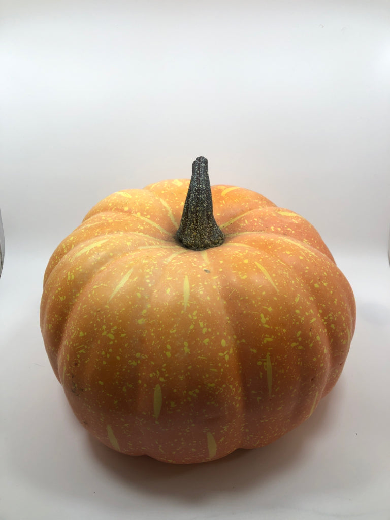OUTDOOR PUMPKIN W/TAGS.