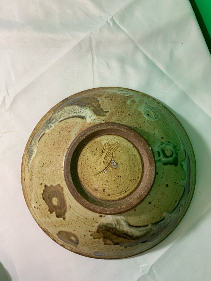 TAN HANDMADE ABSTRACT PATTERN SERVING BOWL.