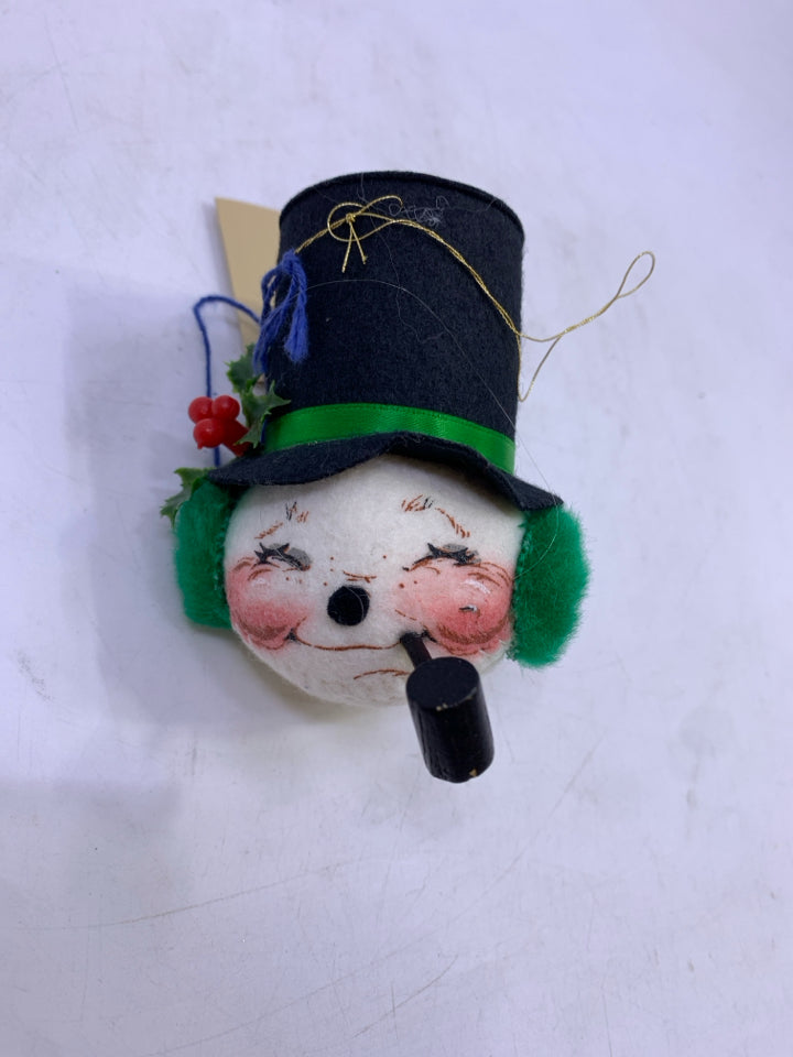 ANNALEE SNOWMAN HEAD ORNAMENT.
