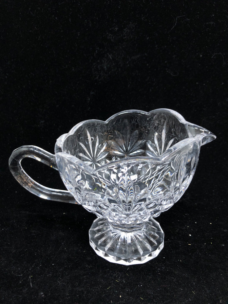 FOOTED CRYSTAL GRAVY BOAT.