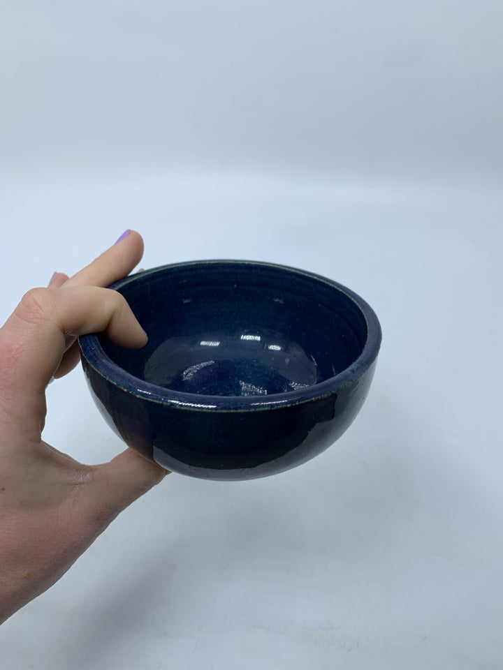 SMALL DARK BLUE TRINKET DISH.