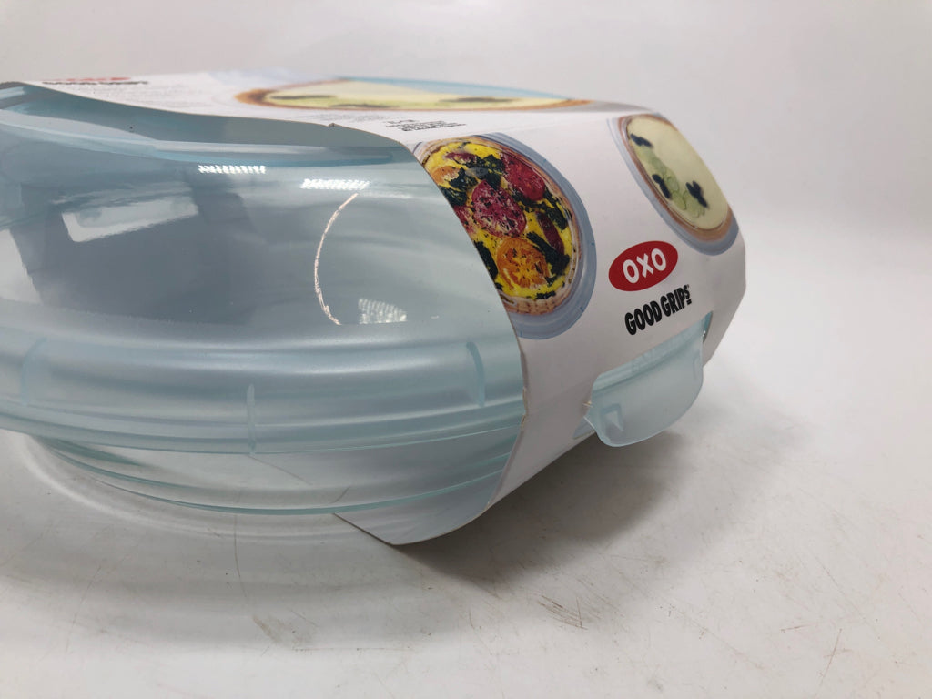 NIP OXO GLASS PIE PLATE W/LID.
