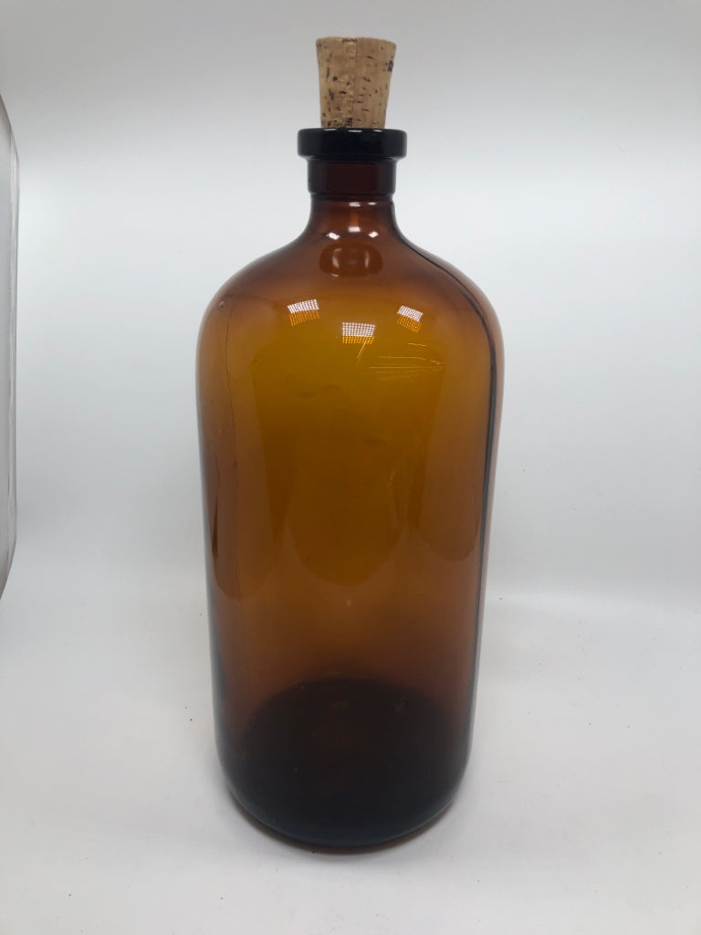 LG AMBER GLASS APOTHECARY BOTTLE W/CORK.