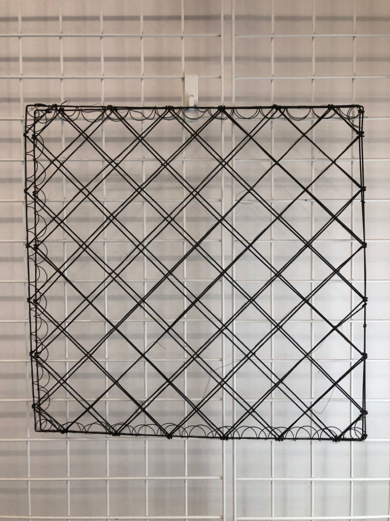 METAL GRID CARD/FLOWER DISPLAY.