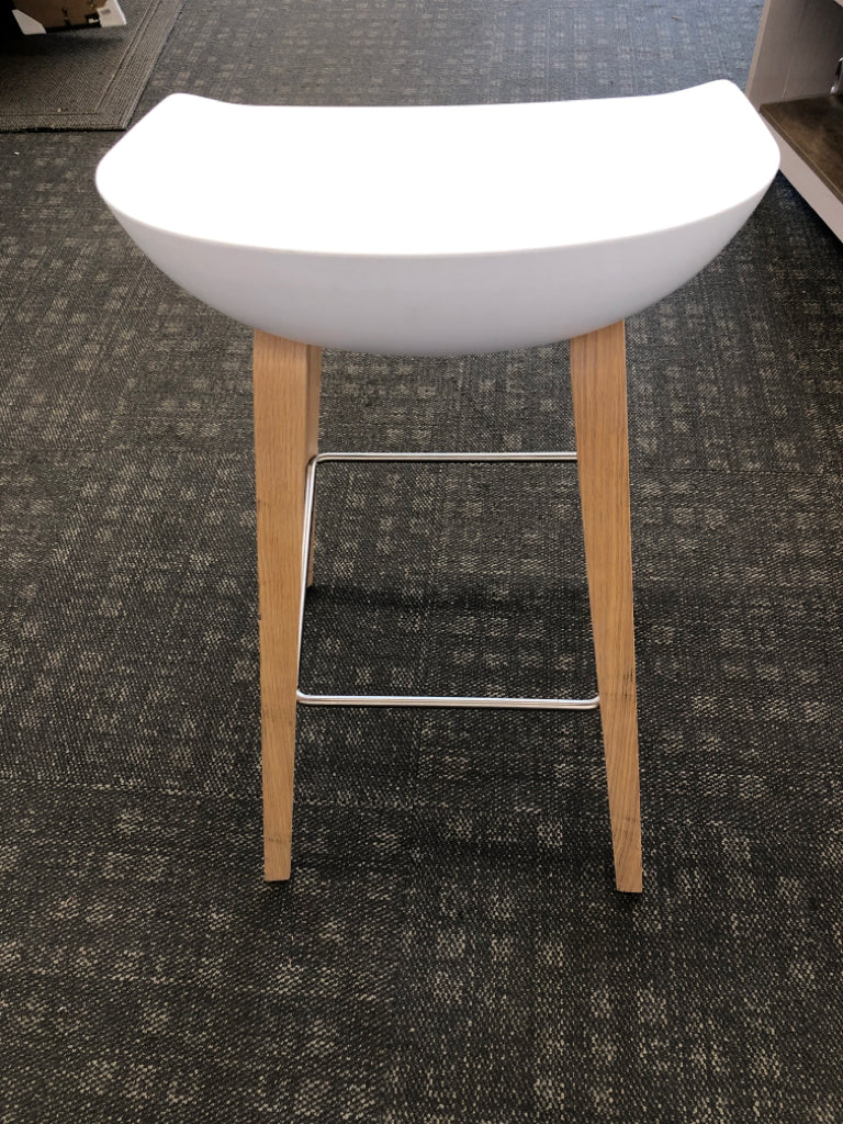 WHITE STOOL CONTEMPORARY W/BLOND WOOD LEGS & WIRE REINFORCED.