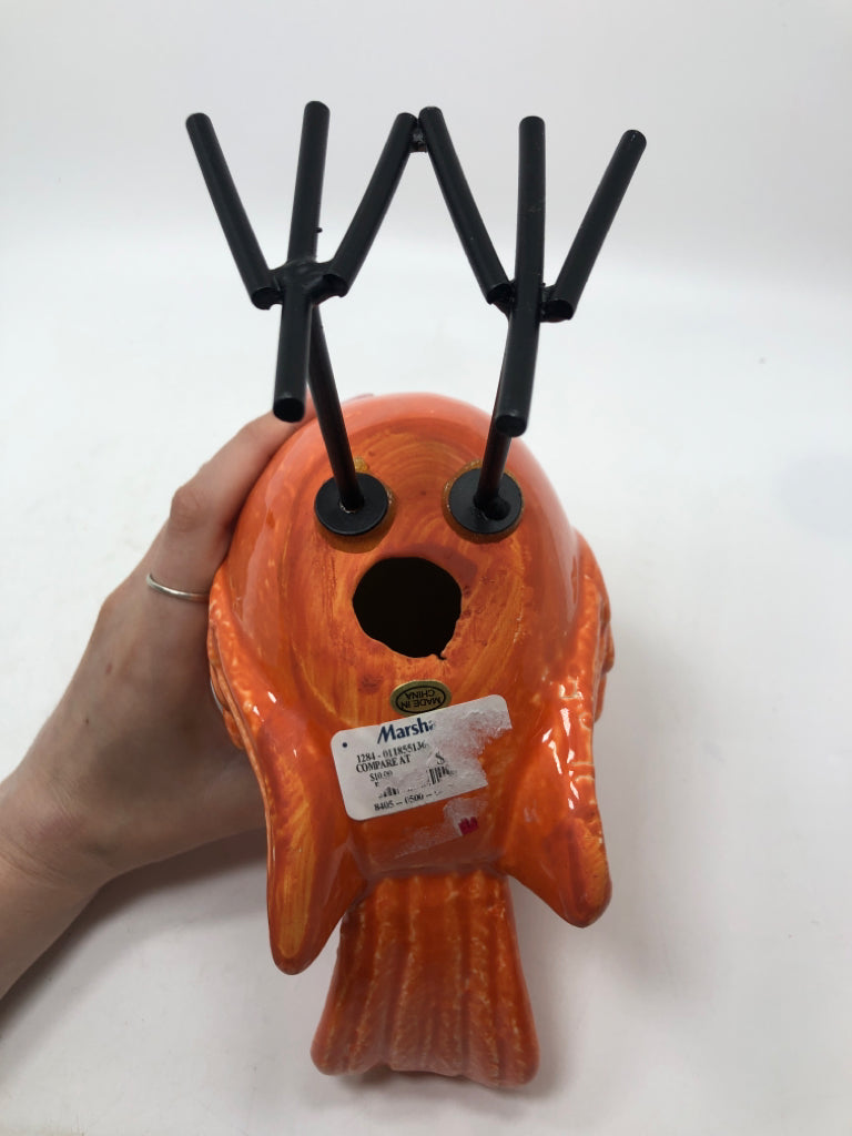 ORANGE CERAMIC BIRD W/METAL LEGS.