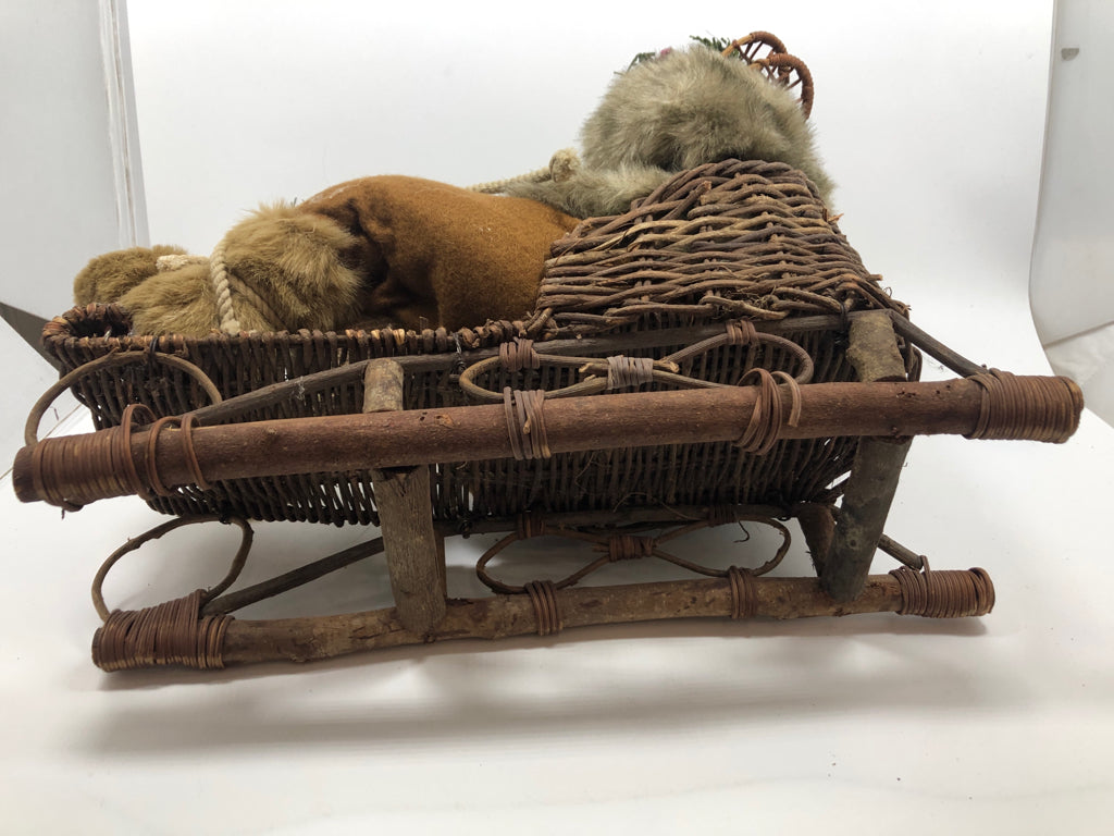 SANTA IN SLEIGH DECOR.