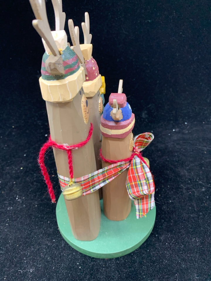 WOOD STANDING REINDEER FAMILY.