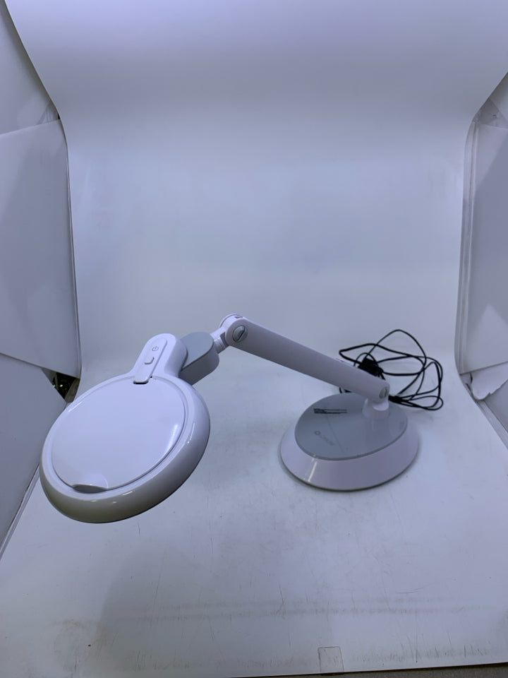 MAGNIFY/CRAFT ADJUSTABLE LAMP.