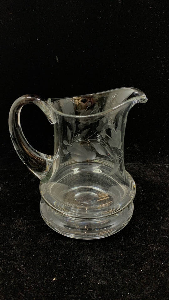 CLEAR GLASS PITCHER W/ FLOWERS.