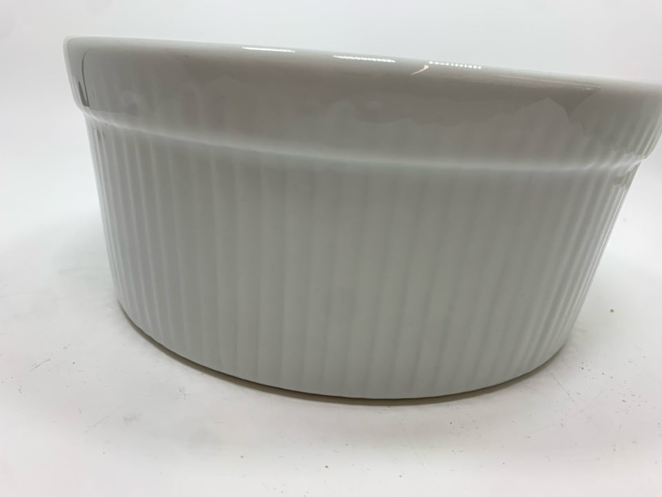 CORDON BLEU WHITE CASSEROLE BAKING DISH.