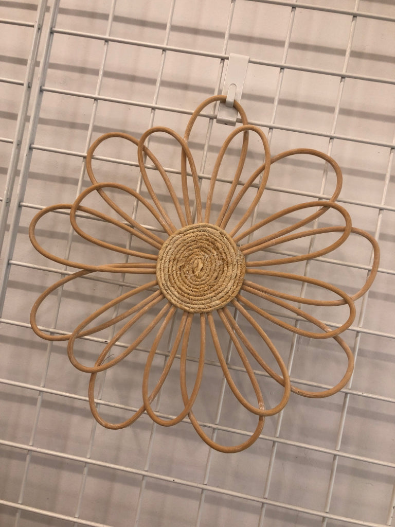 RATTAN DAISY FLOWER WALL HANGING.