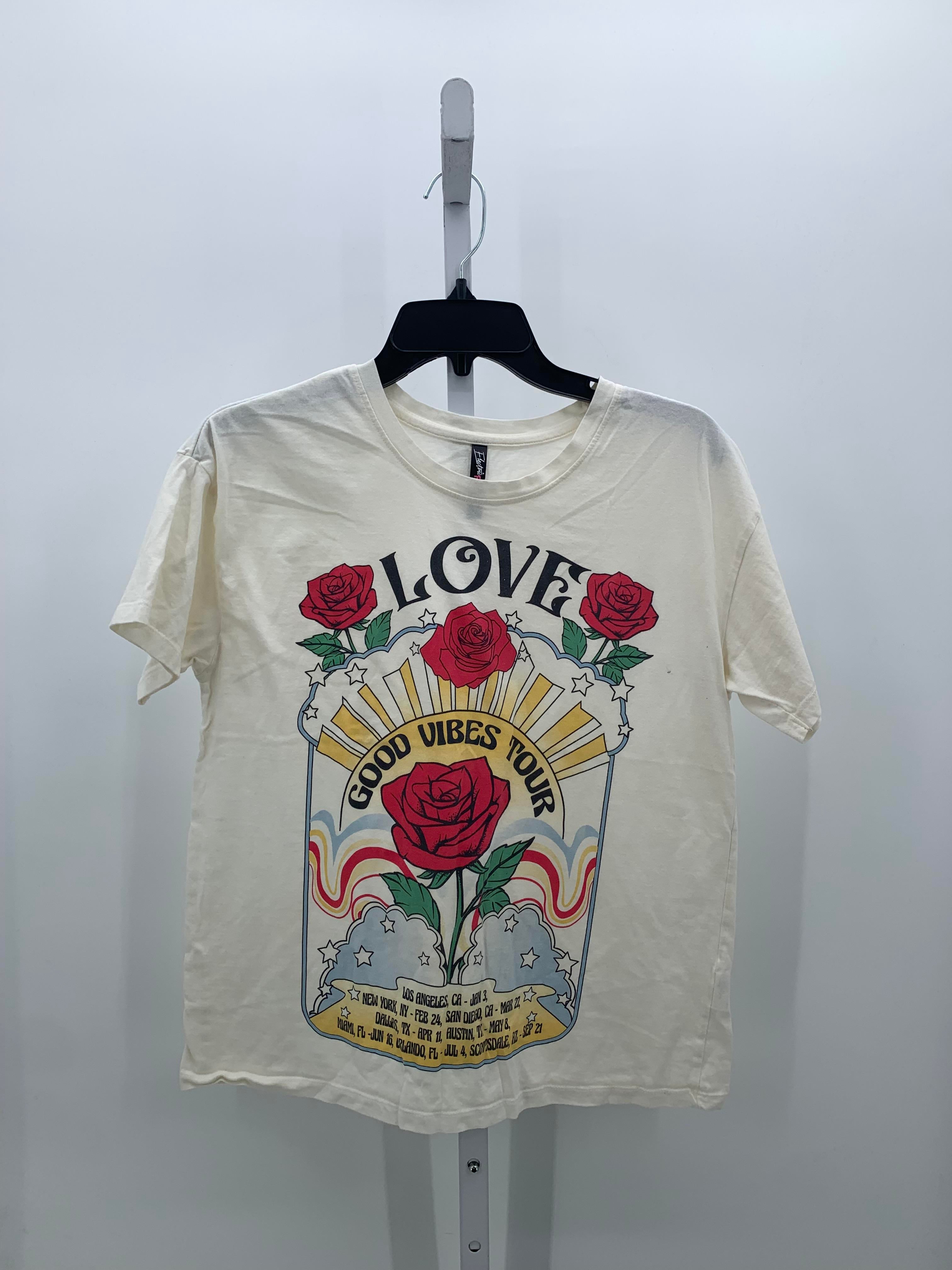 Size Medium Juniors Short Sleeve Shirt