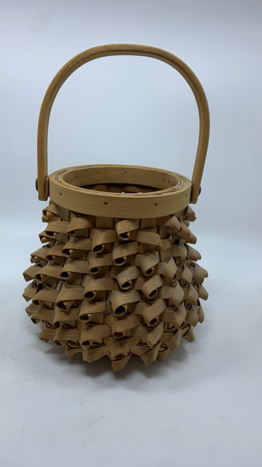 SWIRL WICKER BASKET.