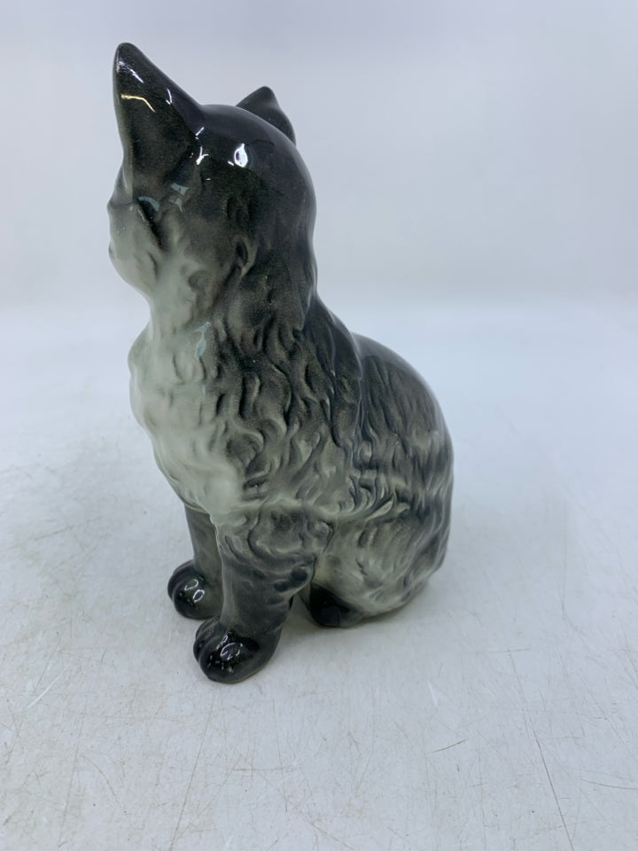 BLACK/WHITE CERAMIC SITTING CAT.