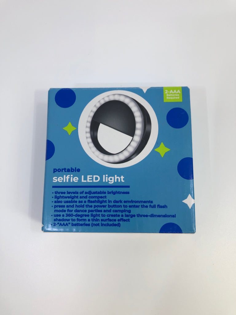 NIB PORTABLE LED SELFIE LIGHT.