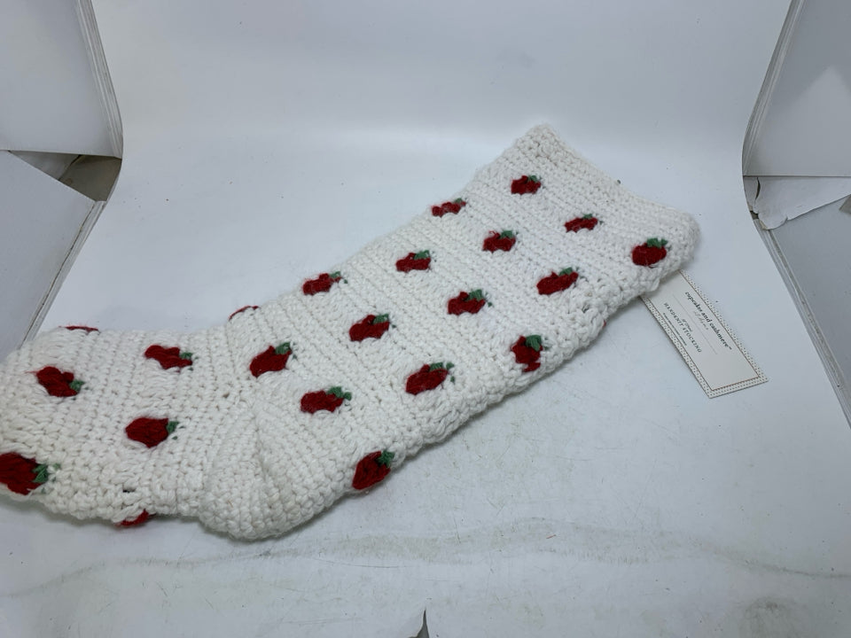 NWT WHITE KNIT W/ STRAWBERRIES STOCKING CUPCAKES AND CASHMERE.