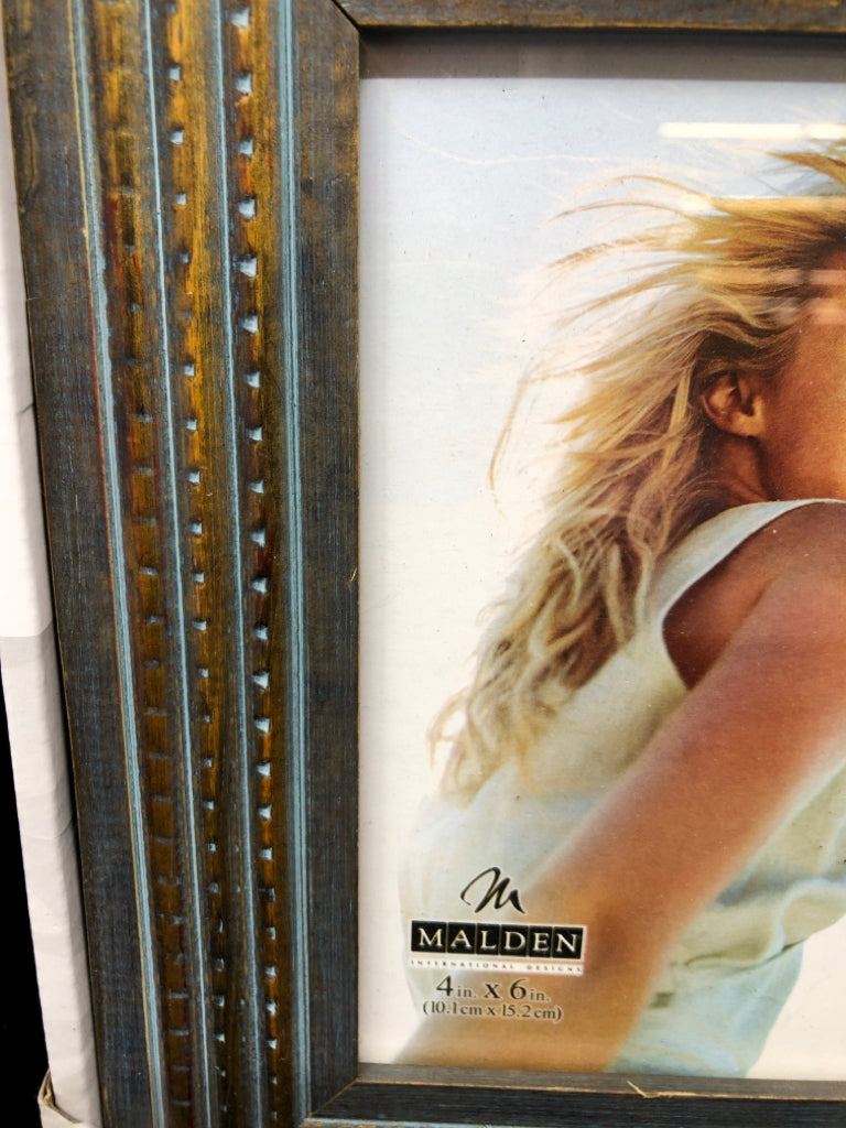 NIP DISTRESSED BLUE & GOLD PICTURE FRAME MALDEN.