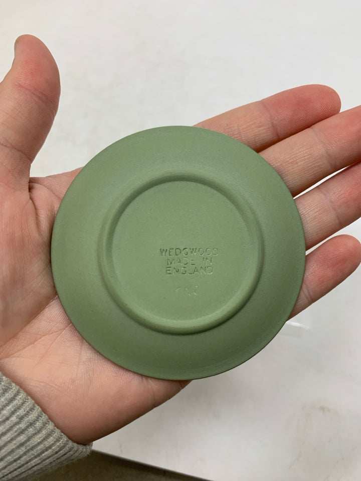 VTG MINI JASPERWARE MEN PETTING HORSE RIBBED PLATE IN BAG.