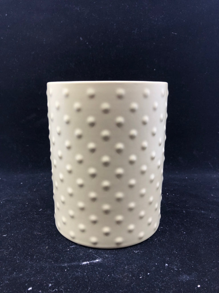 UTENSIL CROCK HOBNAILED TAN.