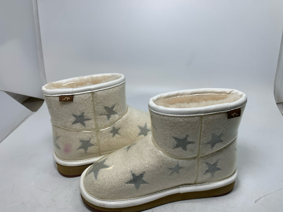 Suttons UGG Australia 8614 Waterproof Short Star Boots