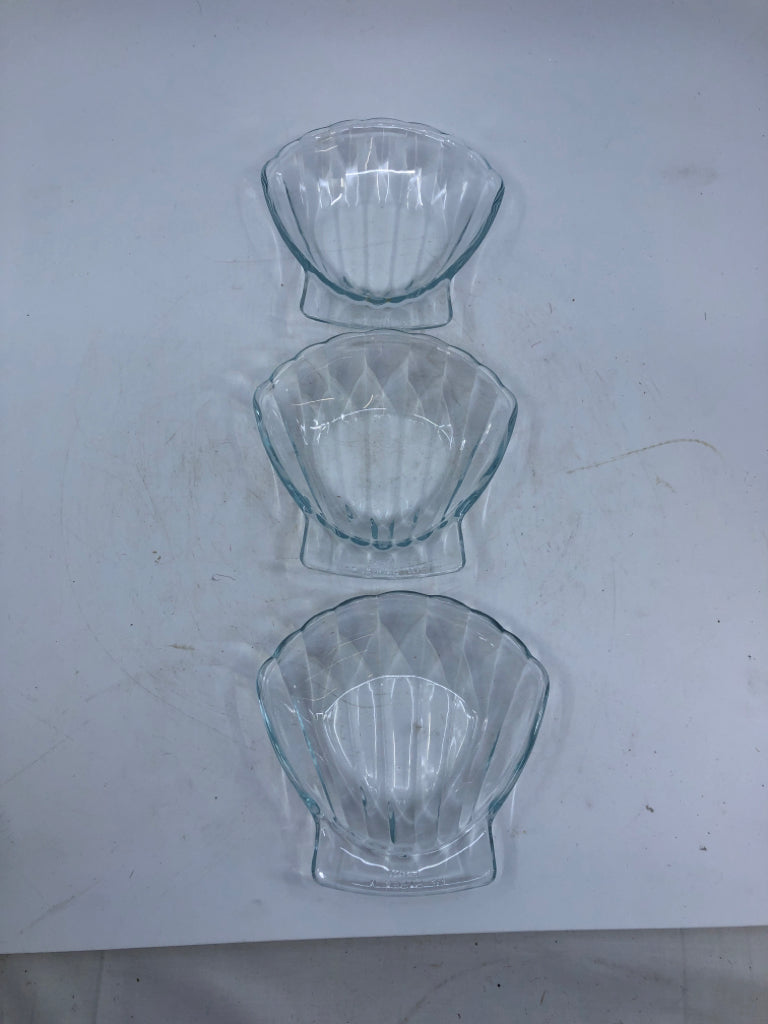 3 VTG PYREX SHELL SHAPED BOWLS.