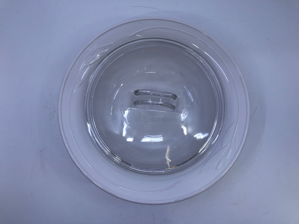 LARGE WHITE ROUND CASSEROLE DISH W GLASS LID.