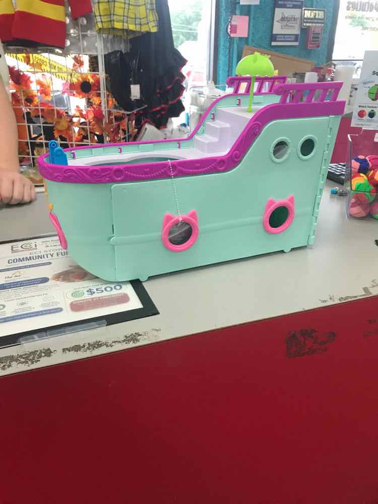 Gabby's Dollhouse Gabby Cat Friend Ship (accessories included)