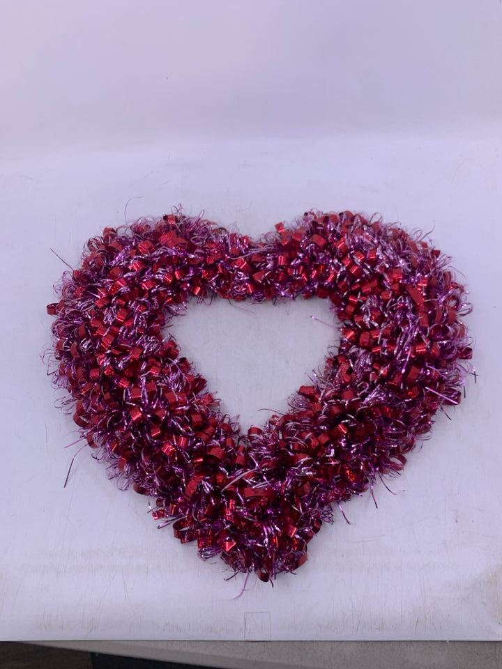 HEART SHAPE TINSEL WREATH.