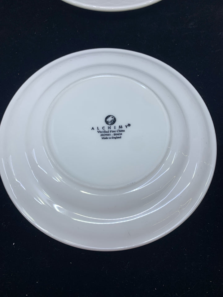 4 SMALL WHITE APPETIZER PLATES.