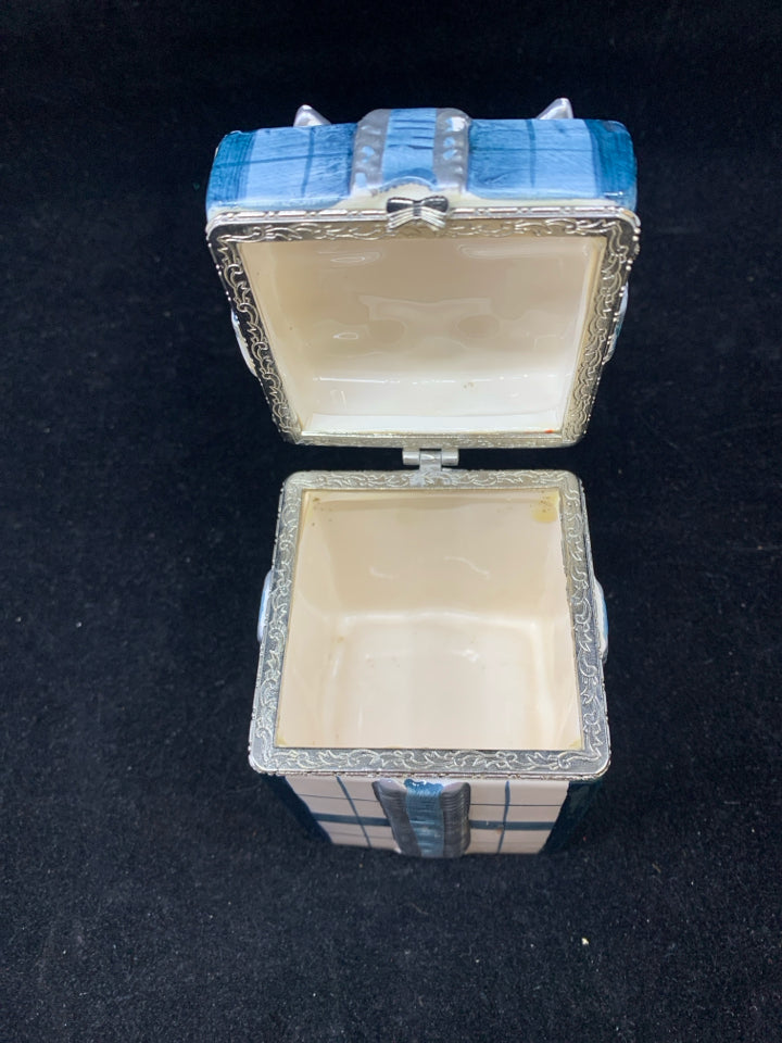 CERAMIC BLUE WHITE GIFT BOX.
